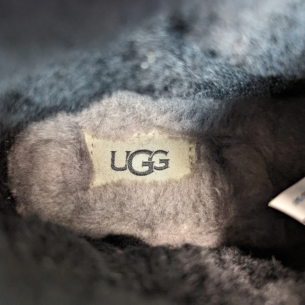 UGG Neumel II Graphic Spell Out Black Logo Ankle Chukka Suede Boots sz Men's 11